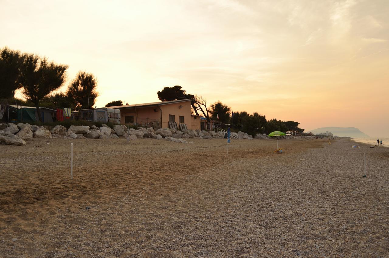 Camping La Pineta Porto Recanati Bagian luar foto